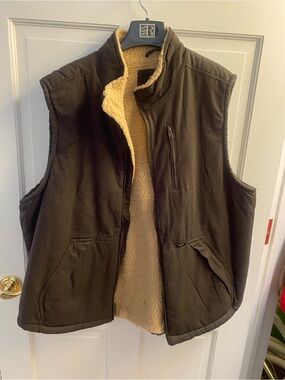 Lee Men's Dark Brown Vest with Cream Sherpa Lining
